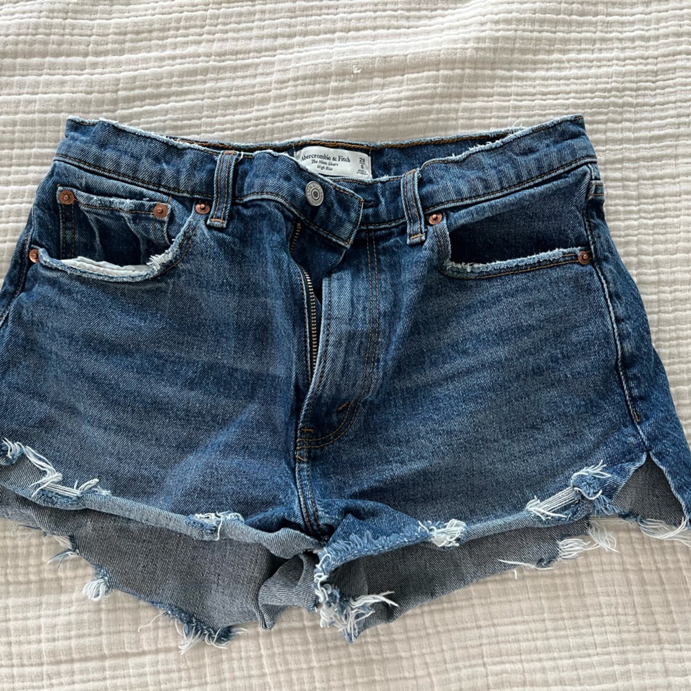 Abercrombie mom short size 6